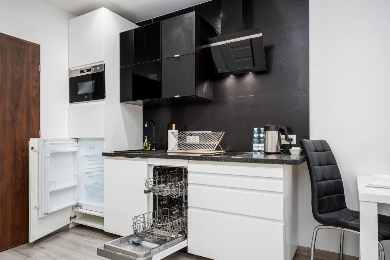 Apartamento Apart D&K Free Parking Cybernetyki 2E Varsovia Exterior foto
